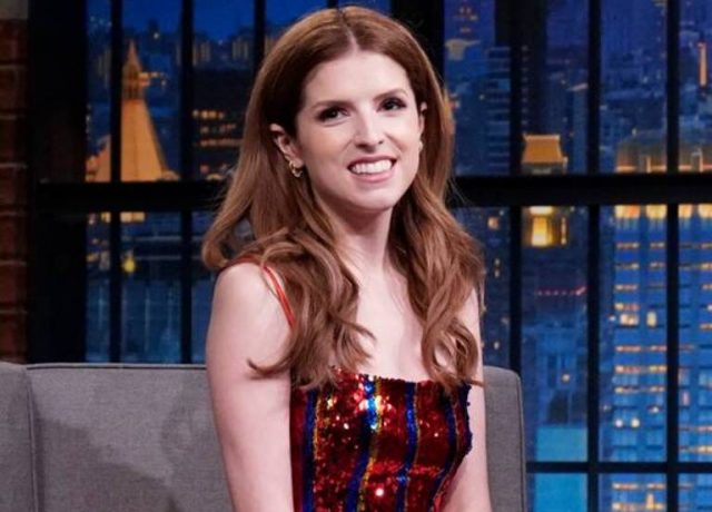 Anna Kendrick Feet, Shoe Size and Shoe Collection