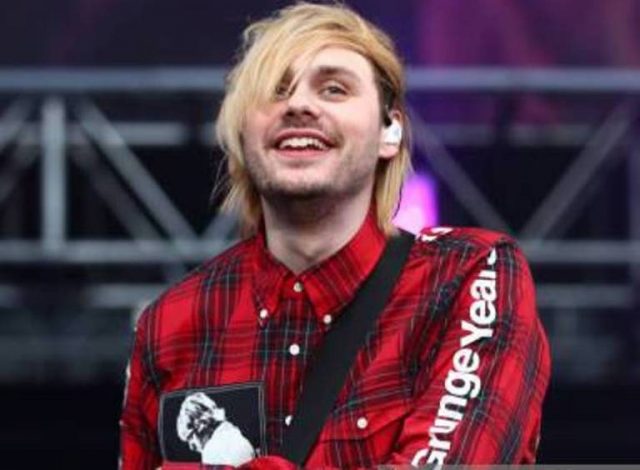 Michael Clifford Bio, Relationship With Abigail Breslin, Height, Age, Girlfriend