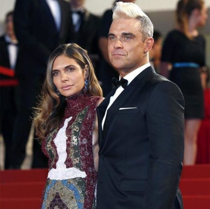 Robbie Williams Wife, Kids, Height, Age, Net Worth, Dad, Is He Gay
